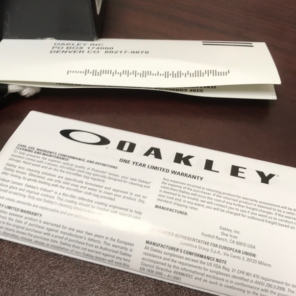 Oakley sunglasses - Picture 6 of 6